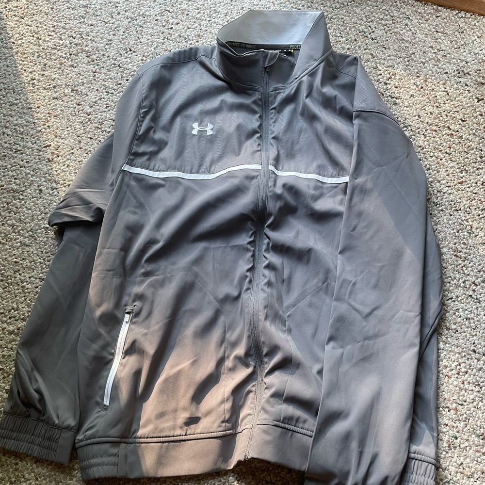 Brand new Under Armour light jacket in a light gray color. Size 3XL.